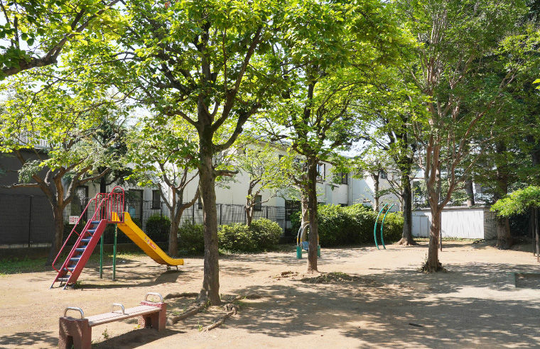 富士塚公園（徒歩2分／約100m）