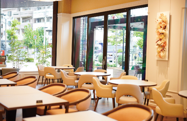 CAFE & DINING Bonheur（徒歩3分／約170m）